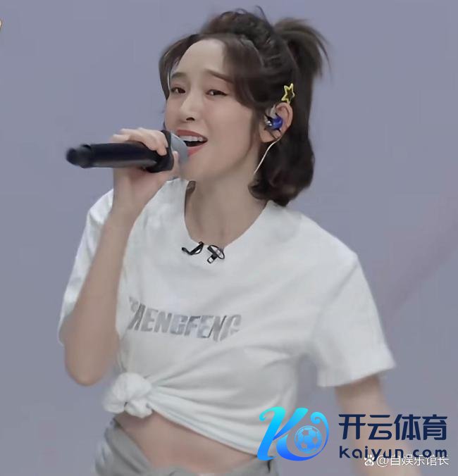 唐艺昕李小冉王濛自拍 姐姐们的前锋防备情